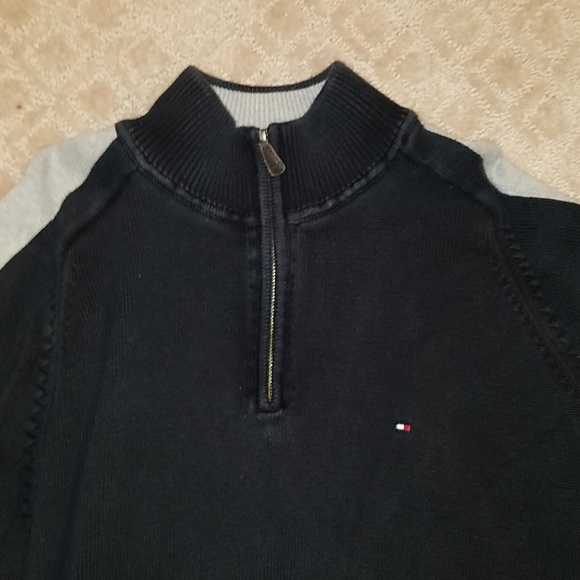 Tommy Hilfiger quarter zip. - Picture 1 of 3